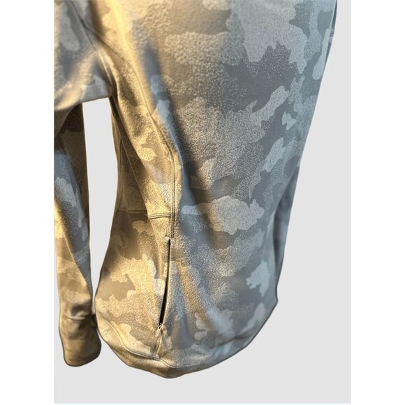 Lululemon Close to Crossing Shirt Size 10 Gray Camo Thumbholes Zip Back Pocket - Picture 5 of 16